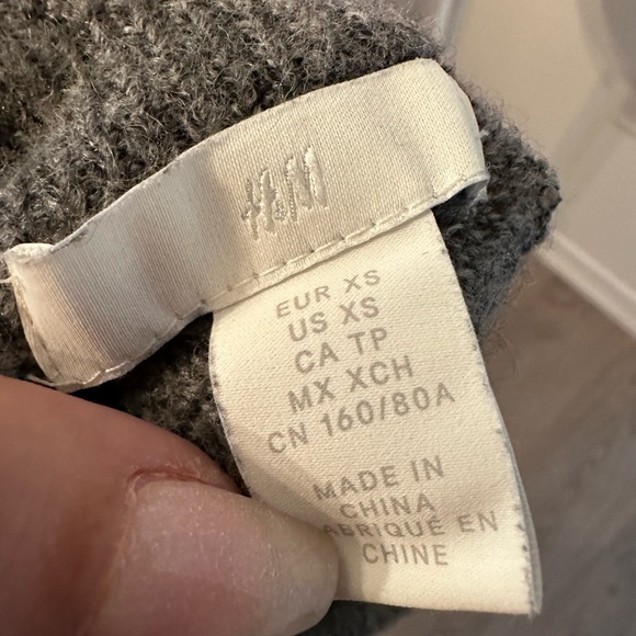 H&M pearl sweater ❤️ - Picture 3 of 6